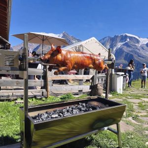 cochon de lait et agneau sur broche